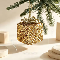 Ornamen Gantung Pohon Natal Warna Emas Champagne, Bola Glitter, Kotak Hadiah, Liontin Berbentuk Acorn dan Pohon Pinus untuk Pesta Liburan Musim Dingin
