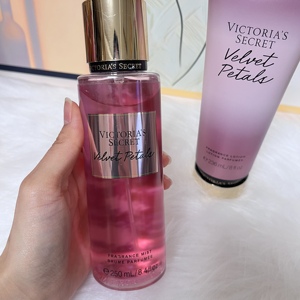 Set Victoria <span class=keywords><strong>Secret</strong></span> <span class=keywords><strong>Velvet</strong></span> Petals: Lozione Corpo 236ml e Spray Corpo 250ml, Profumo Originale per Donne - Product Image 5