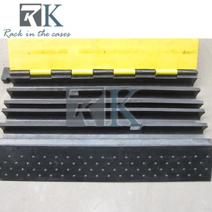 Rampe de protection de câbles à prix abordable, en caoutchouc, avec couvercle jaune en caoutchouc, pour usage extérieur et intérieur - Product Image 4