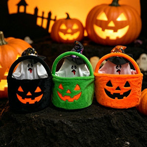 ถุงของขวัญฮาโลวีนปี 2026 ลายฟักทองผี สำหรับเด็ก ถุงใส่ขนม Trick or Treat กระเป๋าหิ้วแบบมีไฟ LED ตะกร้าตุ๊กตาเรืองแสง ของชำร่วยงานปาร์ตี้ - Product Image 1