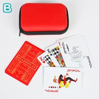 Vente en gros de cartes à jouer personnalisées pour poker avec logo brodé et langue pour divertissement familial et fêtes comprenant un sac à dés