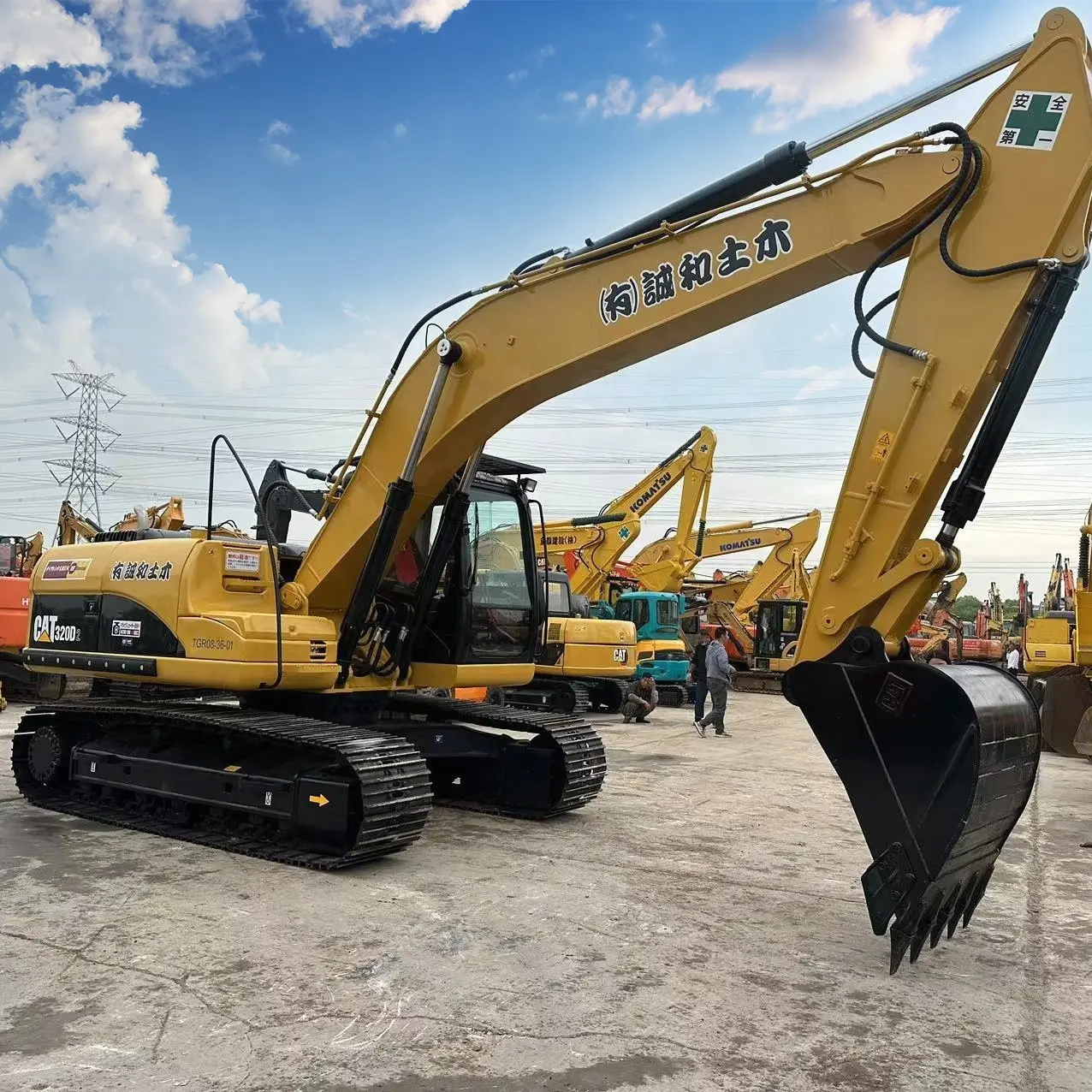 Excavadora de segunda mano Caterpillar Tamaño medio 20 toneladas Crawling Tracked Hidráulico CAT 320 320D2 Digger Equator Excavadoras usadas