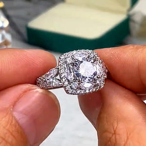 Anello di Diamanti F815 in Oro Bianco, Taglio Brillante Rotondo, Diamante Naturale, Anello di Fidanzamento da Donna, Colore D, Montatura Halo - Product Image 6