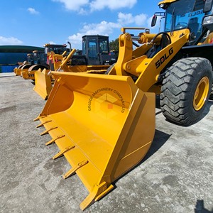 Cargador de ruedas SDLG L956L usado, cargador de servicio pesado de 5 toneladas, origen de China, ideal para carga de canteras y transporte de materiales de construcción - Product Image 5