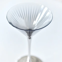 Verre à Martini Cannelé Vertical en Gros, Verre à Cocktail à Long Pied Argenté Électroplaqué pour Décoration de Table de Fête, Verre à Whisky