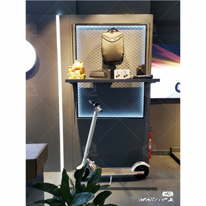 Présentoir de magasin de <span class=keywords><strong>scooter</strong></span> et de vélo électrique auto-équilibré moderne personnalisé étagère murale pliée et rotative - Product Image 5