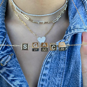 Gemnel Colgante Cubo Espaciador de Plata 925 con Letra del Alfabeto y Micro Pavé de Diamantes de 9mm para Collar DIY - Product Image 2