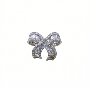 E4404 Anello in oro bianco con diamanti taglio baguette, gioielli unisex di lusso naturali e raffinati - Product Image 1