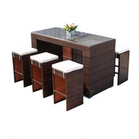 Ensemble de table de bar d'extérieur 7 pièces en rotin PE, 6 tabourets de bar et table en verre avec coussins blancs, meubles de patio, ensembles de salle à manger