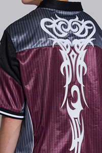 <span class=keywords><strong>Maillot</strong></span> <span class=keywords><strong>de</strong></span> football personnalisé Chine à col en V avec panneau à passepoil et manches courtes rayées, T-shirt <span class=keywords><strong>de</strong></span> sport haute qualité pour homme, coupe ajustée, saison 25/26 - Product Image 6