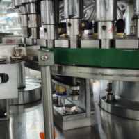 Machine de capsulage électrique de haute précision pour l'assemblage de bouchons en caoutchouc et de capuchons dans le domaine IVD