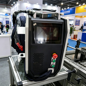 Soudeuse laser à fibre portative 4-en-1 refroidie par air, équipement laser multifonctionnel pour le traitement des métaux - Product Image 5