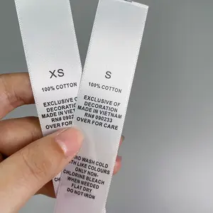 卸売ホワイトウォッシュラベルXS-2XLコンプリートセットケアラベル衣類用高品質ホワイトラベル印刷ロゴプリントポリエステル