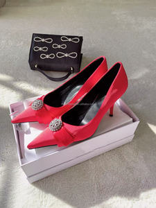 Nuevos Zapatos de Tacón Alto Avenue Palazzo de Satén de 90 mm con Punta en Pico y Lazo de Pedrería para Primavera - Product Image 3