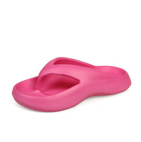 Chaussures pour femmes Deran OEM avec logo personnalisé, tongs plates antidérapantes d'été, fabrication directe d'usine, semelles épaisses durables, tongs colorées