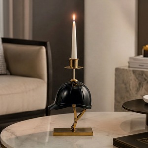 Porte-bougie élégant en métal noir d'inspiration équestre, avec un centre de table en forme de casque d'équitation et des accents dorés raffinés - Product Image 4