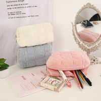 Tas Kosmetik & Makeup Beludru Lembut Portabel dengan Ritsleting dan Pegangan Lembut untuk Wanita