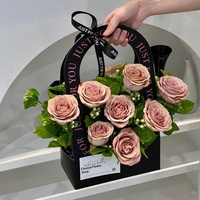 Boîte à fleurs ovale en carton épaissi, dorée à l'or fin, à poignée, ajourée, pliable, pour arrangement de bouquets, faite à la main, vente en gros