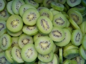 Tranches <span class=keywords><strong>de</strong></span> kiwi surgelées IQF, kiwi vert, tranches <span class=keywords><strong>de</strong></span> fruits pelées pour la boulangerie, vente en gros - Product Image 1