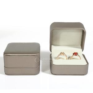 New Fashion Champagne Gold Pu <b>Jewelry</b> <b>Box</b> With Velvet Lining Wholesale <b>Gift</b> <b>Box</b> For Valentine's Day <b>Jewelry</b> Packaging - Product Image 3