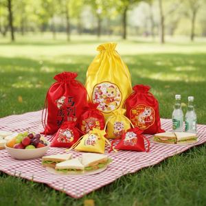 Bolsas de Regalo de Satén Rojo con Cordón para Paquetes de Dulces y Regalos de Año Nuevo - Ecológicas y Duraderas 15*20 cm - Product Image 1