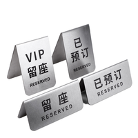 Signe de table réservé en métal triangulaire en acier inoxydable personnalisé de haute qualité pour Restaurant