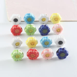 Accessoires <span class=keywords><strong>de</strong></span> bijouterie DIY : Petites <span class=keywords><strong>perles</strong></span> en céramique en forme <span class=keywords><strong>de</strong></span> marguerite souriante, colorées, trou vertical, en vrac, <span class=keywords><strong>lot</strong></span> <span class=keywords><strong>de</strong></span> <span class=keywords><strong>perles</strong></span> - Product Image 2