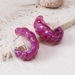 DUYIZHAO Vintage europeo e americano gioielli di moda colorato acrilico testurizzato forma C <span class=keywords><strong>orecchini</strong></span> ritorti per le donne regalo - Product Image 3
