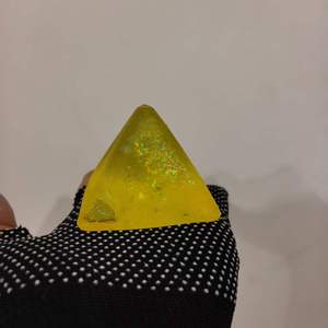 Jouet anti-stress compressible en forme de pyramide en maltose, jouet de décompression très populaire, jouet sensoriel en caoutchouc durable de poche, cadeau durable - Product Image 5