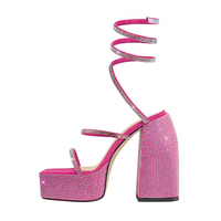 Sandales pour femmes avec strass en cristal Talons bloqués pour femmes et Aldies Prix de gros en usine Taille américaine 5 à 15