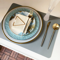 Élégant ensemble de table en porcelaine blanche pour repas raffinés et mariages Assiettes décoratives de luxe en céramique dorée et bleue