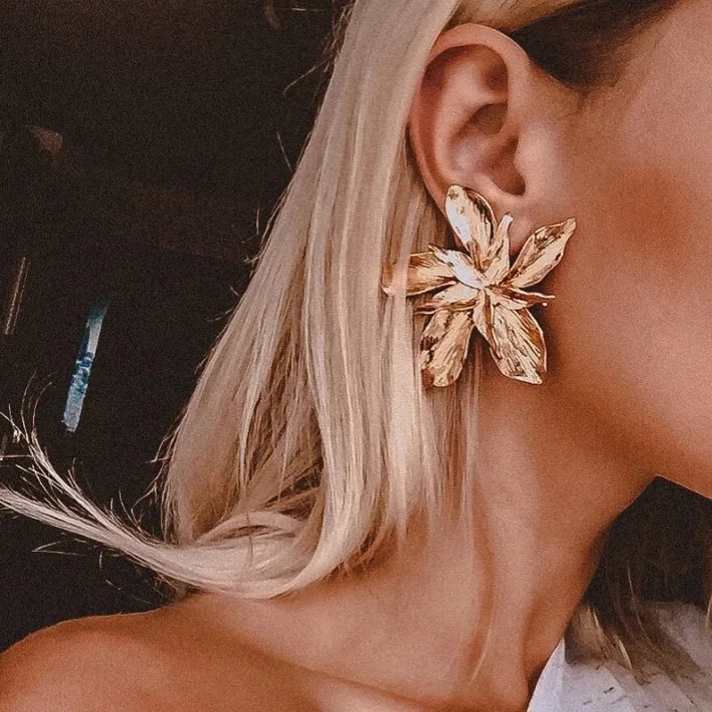 2022 Nieuwe Mode-sieraden Elegantie Goud Grote Bloem Drop Dangle Earring Voor Vrouwen Trendy Metalen Bloemen Geometrische Bloem Oorbellen