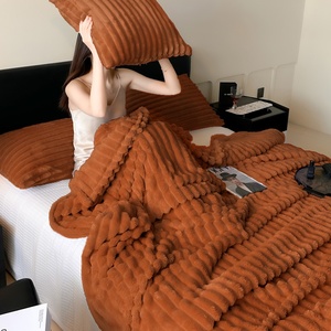 <span class=keywords><strong>Couverture</strong></span> de lit en <span class=keywords><strong>fausse</strong></span> <span class=keywords><strong>fourrure</strong></span> de lapin de luxe personnalisée, <span class=keywords><strong>couverture</strong></span> polaire en flanelle unie chaude et confortable, jeté de lit double pour l'hiver, vente en gros - Product Image 4