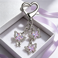 Porte-clés papillon orné de strass brillants avec mousqueton en forme de cœur pour la décoration des sacs à main et des sacs quotidiens