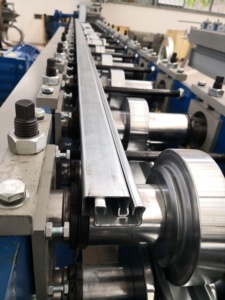 Cấu Hình Kim Loại Kênh Hướng Dẫn Đường Sắt Làm Máy Ánh Sáng Thép Khung Máy C Purlin <span class=keywords><strong>Roll</strong></span> <span class=keywords><strong>Forming</strong></span> <span class=keywords><strong>Machine</strong></span> C Channel - Product Image 4