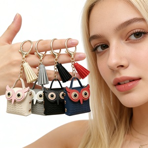 Porte-clés hibou multicolore en cuir PU, mini sac à monnaie carré avec pompon, design animalier - Product Image 1