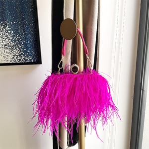 <span class=keywords><strong>Borsa</strong></span> a Spalla Elegante in Piume Soffici <span class=keywords><strong>Fucsia</strong></span> Brillante con Chiusura a Scatto a Forma di Anello con Diamanti in Cristallo, Pochette da Sera per Serate di Gala e Cene - Product Image 6
