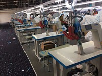 Machine à sceller les coutures à air chaud pour vestes d'extérieur ZY-HA01A