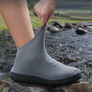 Zapatos <span class=keywords><strong>de</strong></span> lluvia <span class=keywords><strong>de</strong></span> neopreno unisex <span class=keywords><strong>para</strong></span> lavado <span class=keywords><strong>de</strong></span> coches, uso en el jardín, botas <span class=keywords><strong>de</strong></span> punta redonda impermeables con plantilla <span class=keywords><strong>de</strong></span> goma <span class=keywords><strong>para</strong></span> hombres y mujeres - Product Image 2