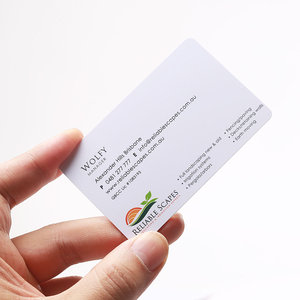 Plantilla de diseño gratuito Impresión personalizada a todo color Spot UV Letras en relieve Superficie esmerilada de lujo Tarjetas de visita de PVC - Product Image 2