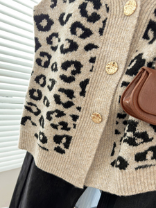 Gilet pull sans manches pour femme, col en V, boutonné, imprimé léopard, tricoté ample, style rétro, pour l'automne et l'hiver, vêtement d'extérieur pour superposition - Product Image 6
