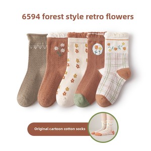 Nouvelle collection printemps, chaussettes en coton mi-hautes décontractées pour garçons et filles, chaussettes hautes pour les élèves, vente en gros d'automne, chaussettes pour bébés - Product Image 5