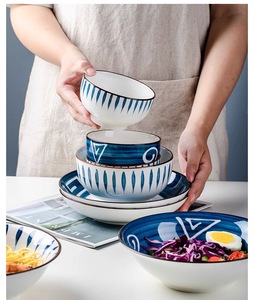 Tazón de cerámica azul y blanco estilo japonés, ecológico, con patrones cuadrados en espiral, vajilla para servir comida en el hogar y la cocina. - Product Image 6