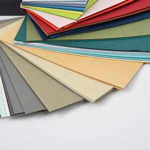 Papel especial 120gsm 250gsm PVC recubierto Perla brillante Material sin recubrimiento Impresión offset de un solo lado Compatible - Product Image 6