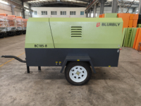Personnaliser 185CFM Petit moteur diesel japonais Yanmar 5 M3/min 8bar Compresseur d'air portable sur roues pour location