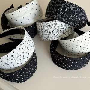 طوق شعر للحفلات بنقشة مموجة بيضاء سوداء عريض الشعر منقط صغير على شكل فلورا دبوس شعر بالشامبو عالي الجودة - Product Image 3