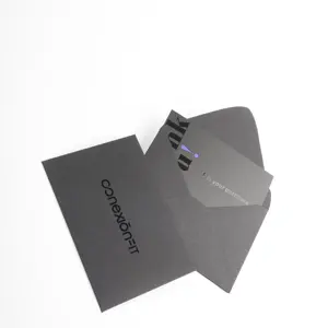 कस्टम काला टीका यूवी लोगो मुद्रण लक्जरी उपहार लिफाफा काले क्राफ्ट लिफाफा प्रीमियर छू रेशम कागज काले लोगो के साथ