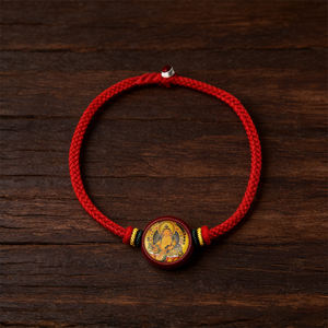 สร้อยข้อมือเบิ่นหมิงเหนียนสีแดงทอมือพร้อมธงกา ซินนาบาร์ มนตราชูรังกามา และทาราสีเขียวสำหรับผู้ชายและผู้หญิง - Product Image 1