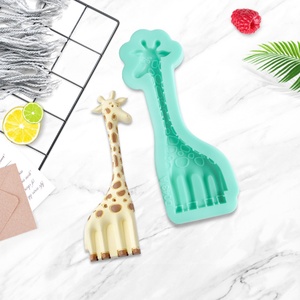 แม่พิมพ์ซิลิโคนรูปยีราฟการ์ตูนสำหรับตกแต่งฟองดองท์ ท็อปเปอร์เค้ก และคัพเค้ก - Product Image 1