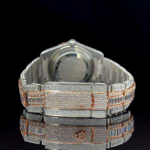 Quartz numérique de luxe en acier inoxydable entièrement glacé montre-bracelet baguette diamant bracelet or rose accents bleu détail hommes - Product Image 3